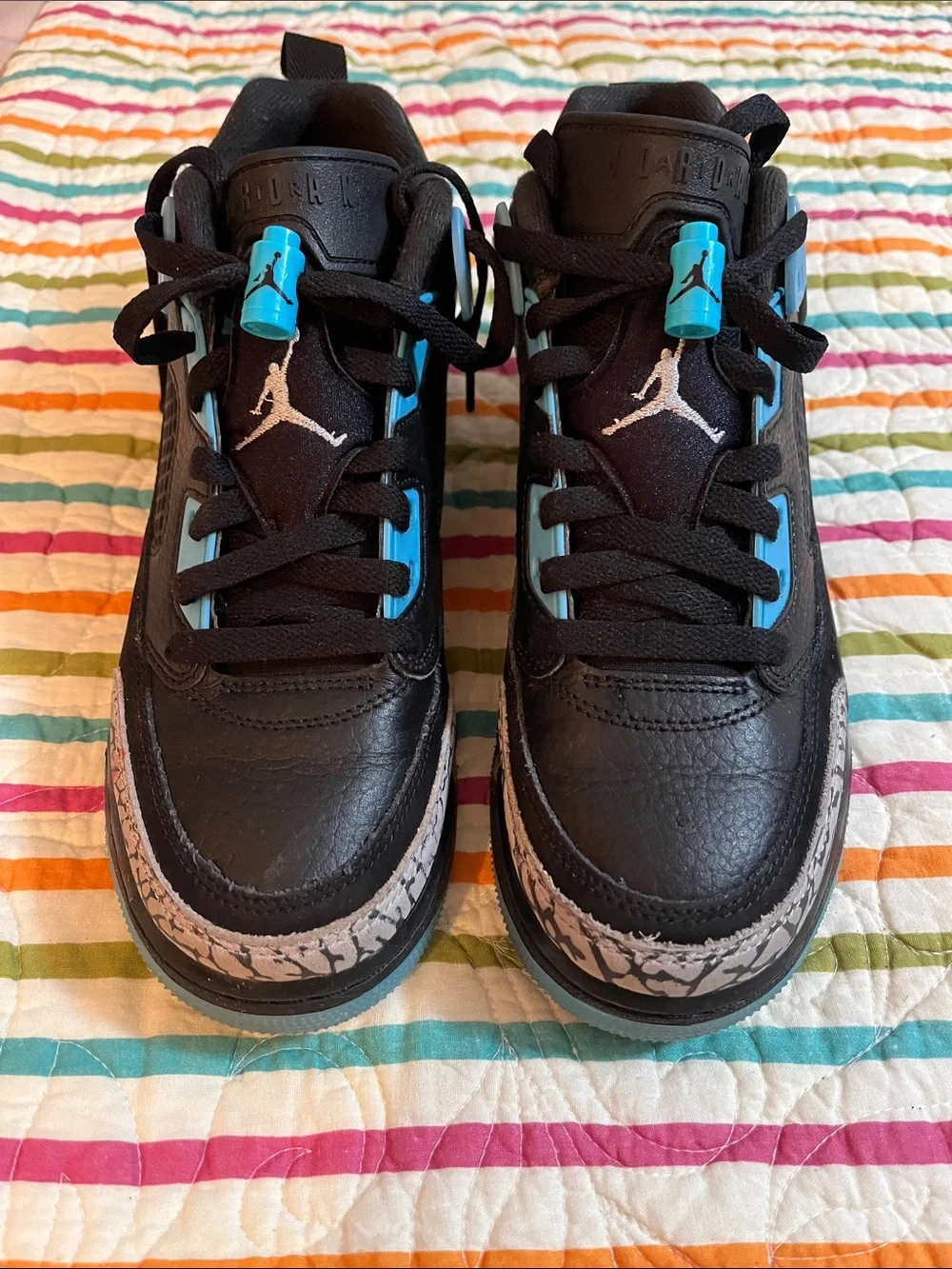 Size 7 youth Jordan basketball shoes